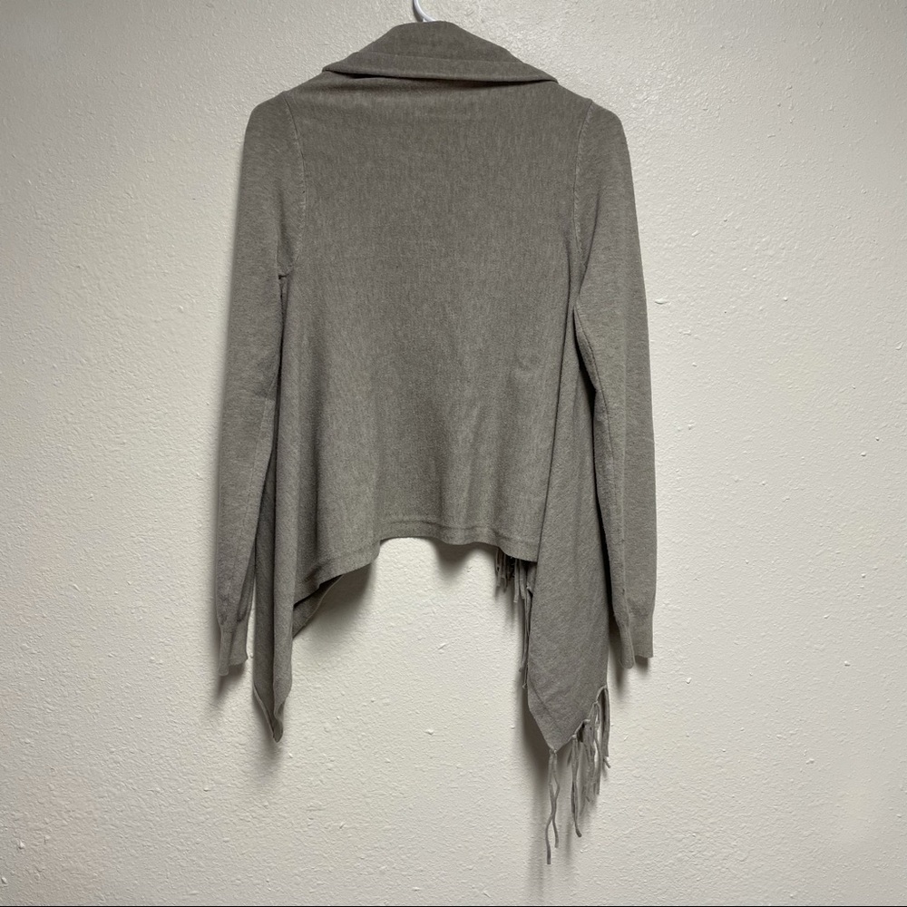 Tea n Rose Asymmetrical Short Cardigan - Picture 5 of 16